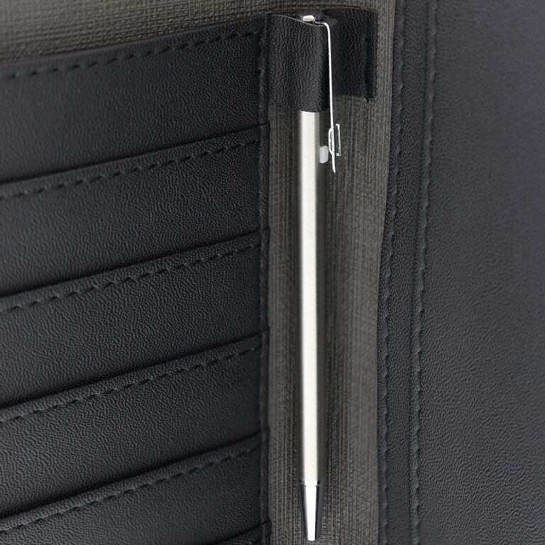 Porta Pasaporte Takayama Kuma Detalle