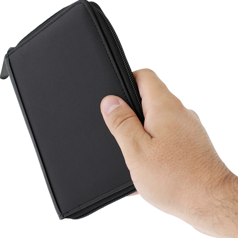 Porta Pasaporte Takayama Kuma Mano